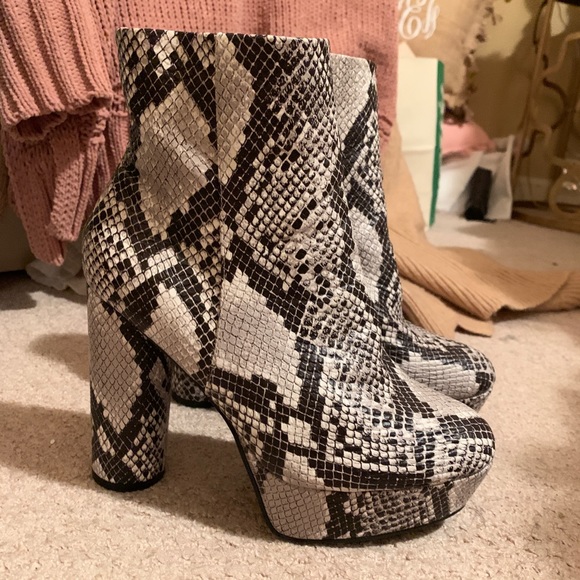 BAMBOO Shoes - NEW snakeskin booties